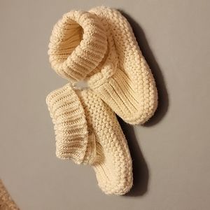 Baby Gap, 3-6 month, gender neutral knit booties